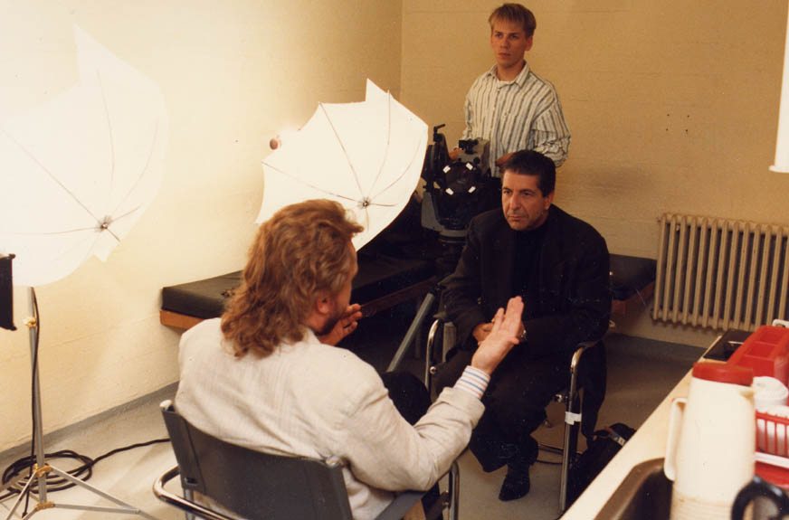 Leonard Cohen preparing